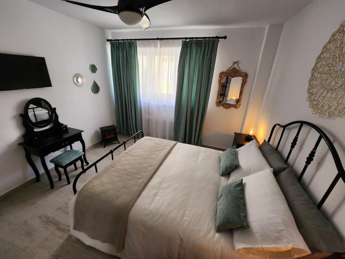 Ferienwohnung Fabulosa Casa En El Corazon De San Sebastian Almuñécar Exterior foto